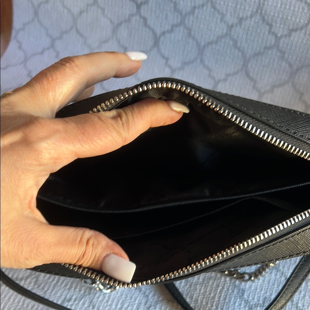 Michael Kors Black leather ladies bag - Picture 5 of 7